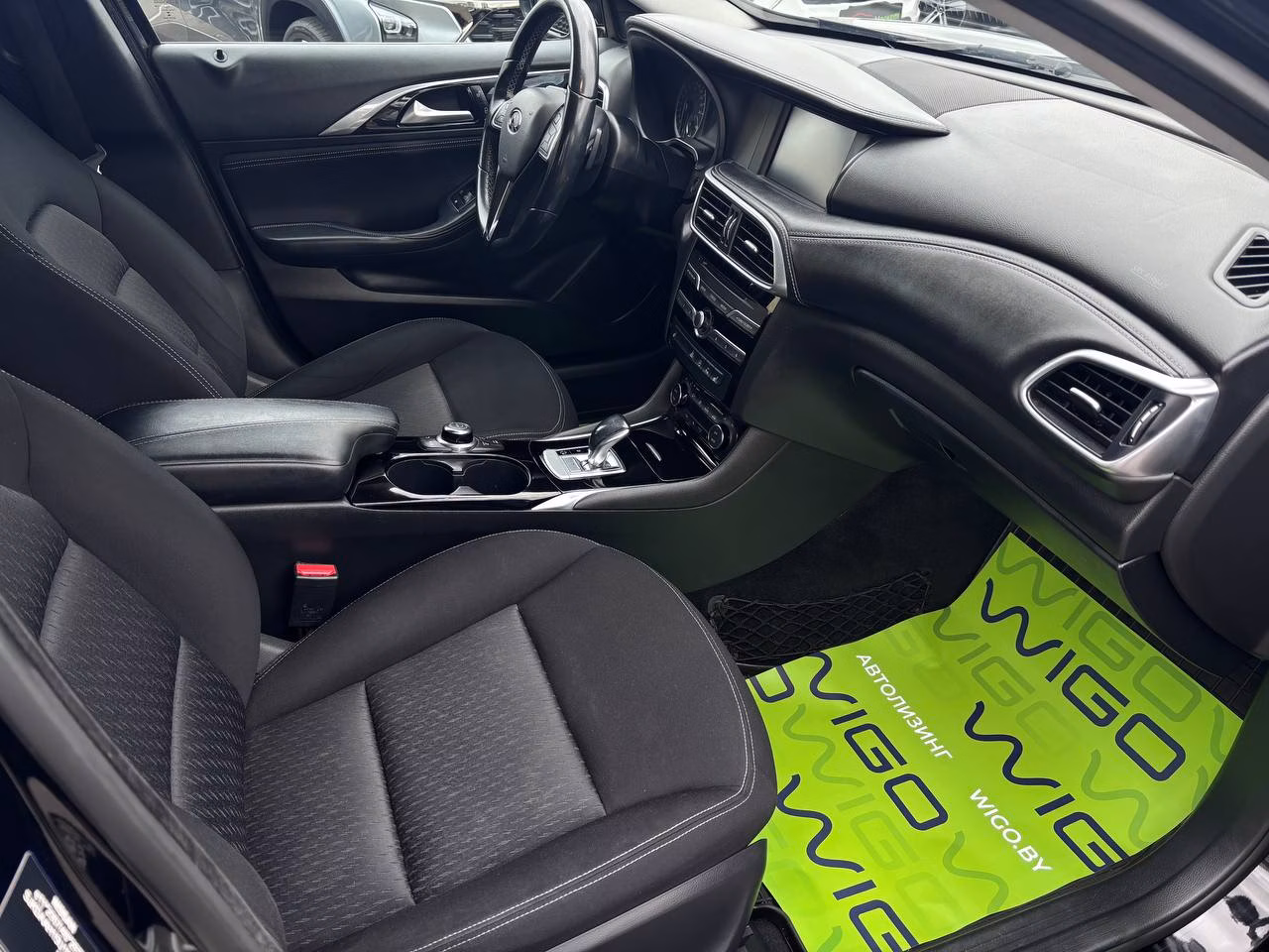 Infiniti Q30 фото 14
