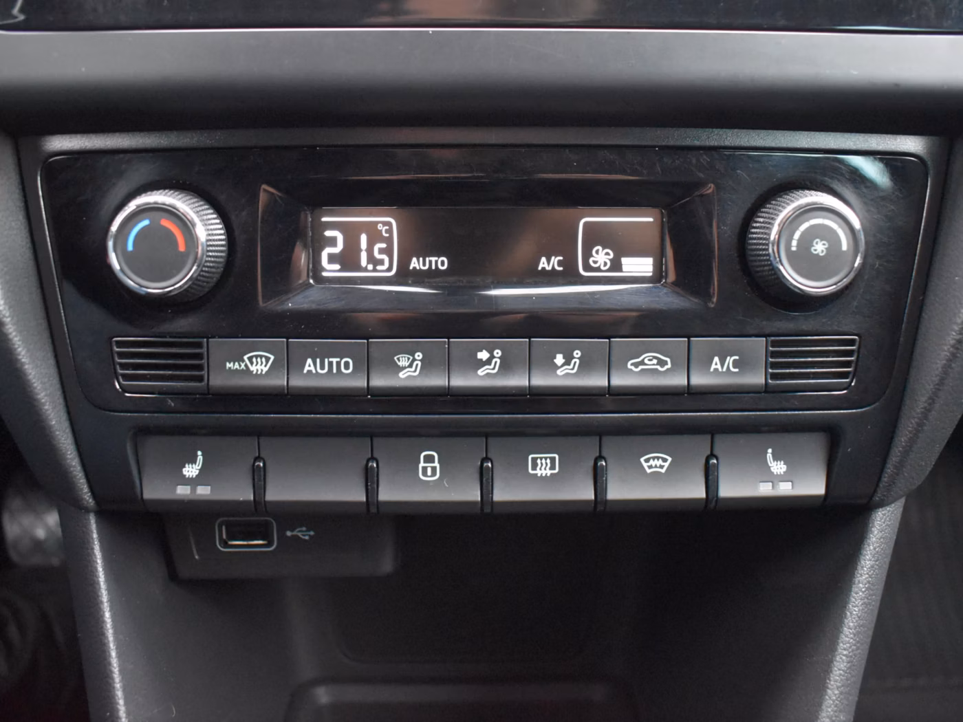 Skoda Rapid фото 20