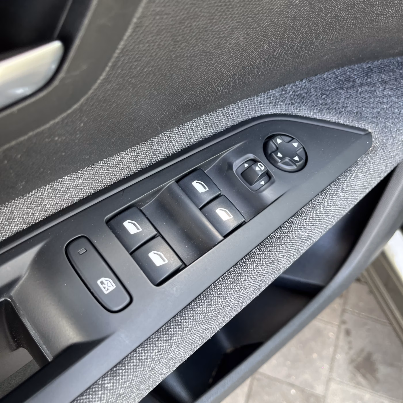 Peugeot 5008 фото 8
