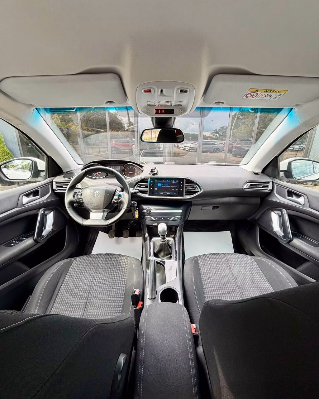 Peugeot 308 фото 9