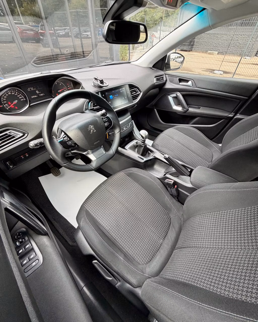 Peugeot 308 фото 10