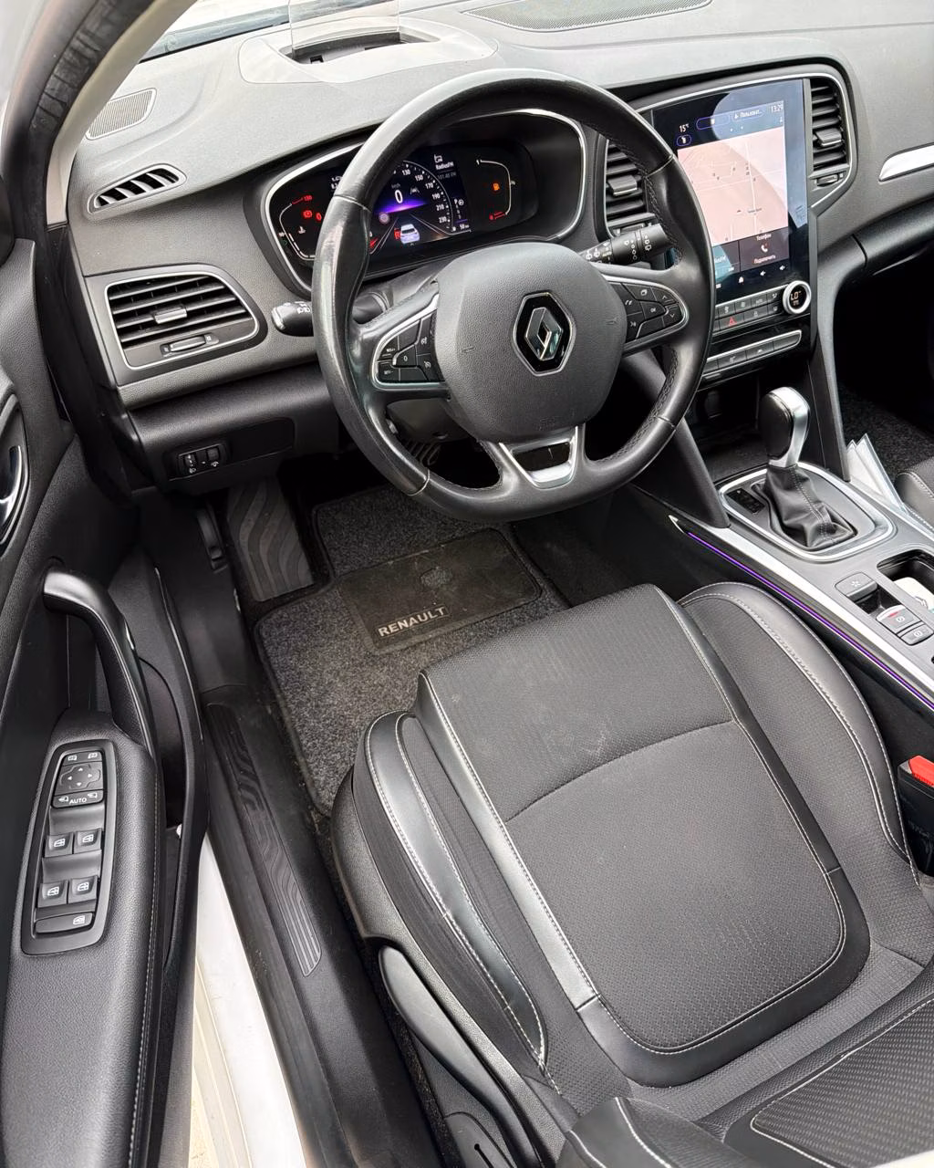 Renault Megane фото 11