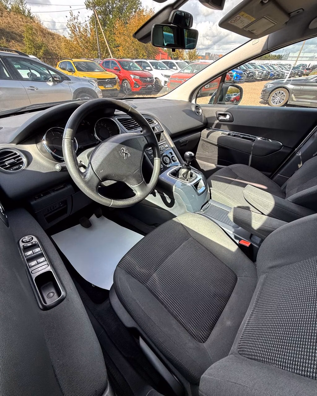 Peugeot 5008 фото 9
