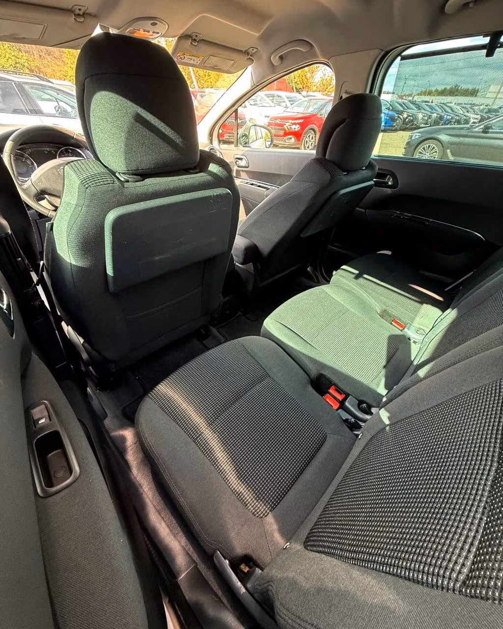 Peugeot 5008 фото 11