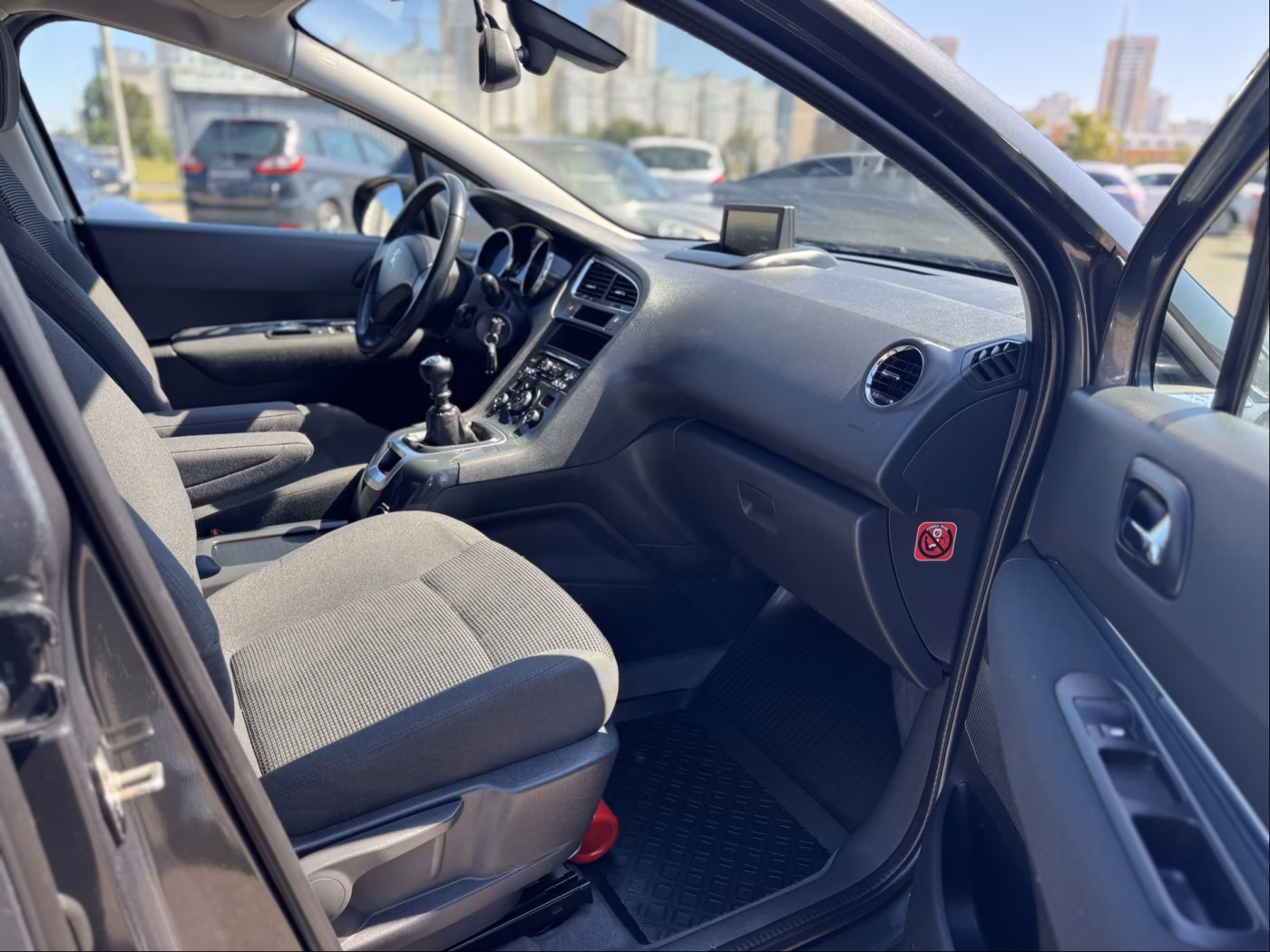 Peugeot 5008 фото 12