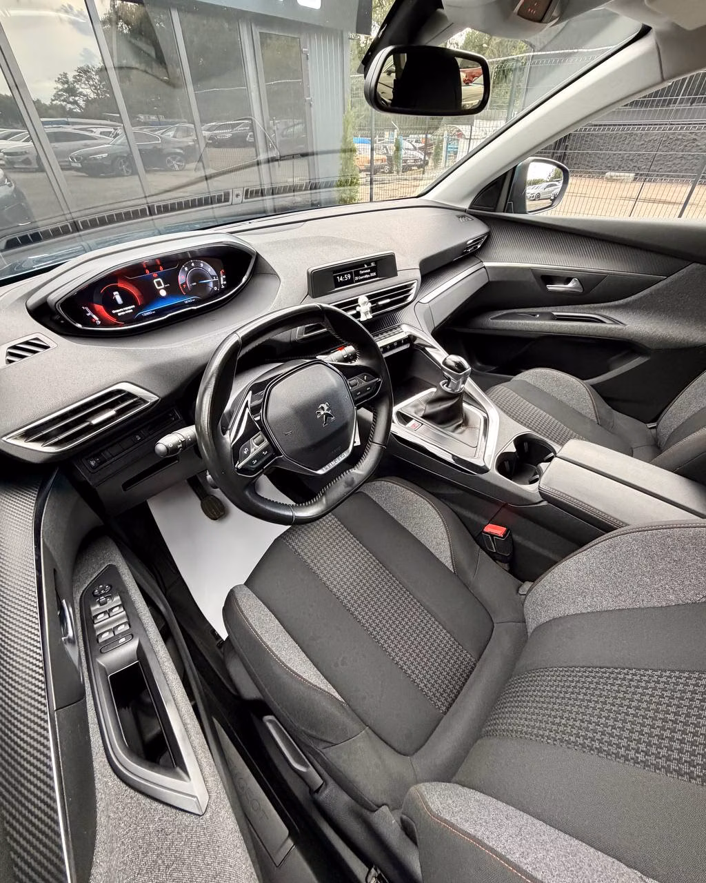 Peugeot 5008 фото 10