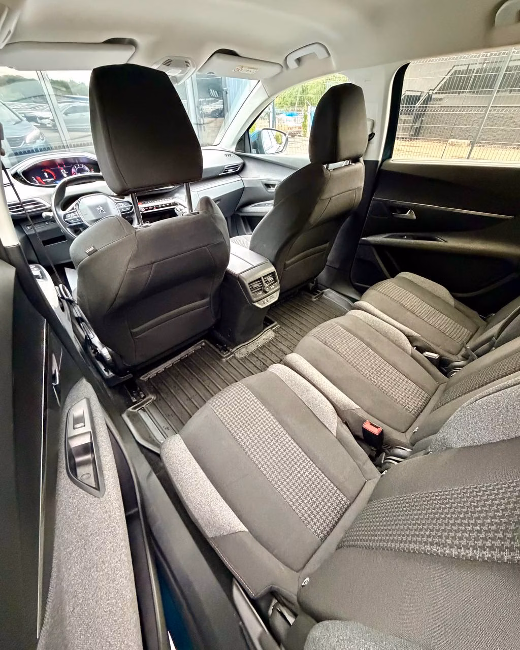 Peugeot 5008 фото 11