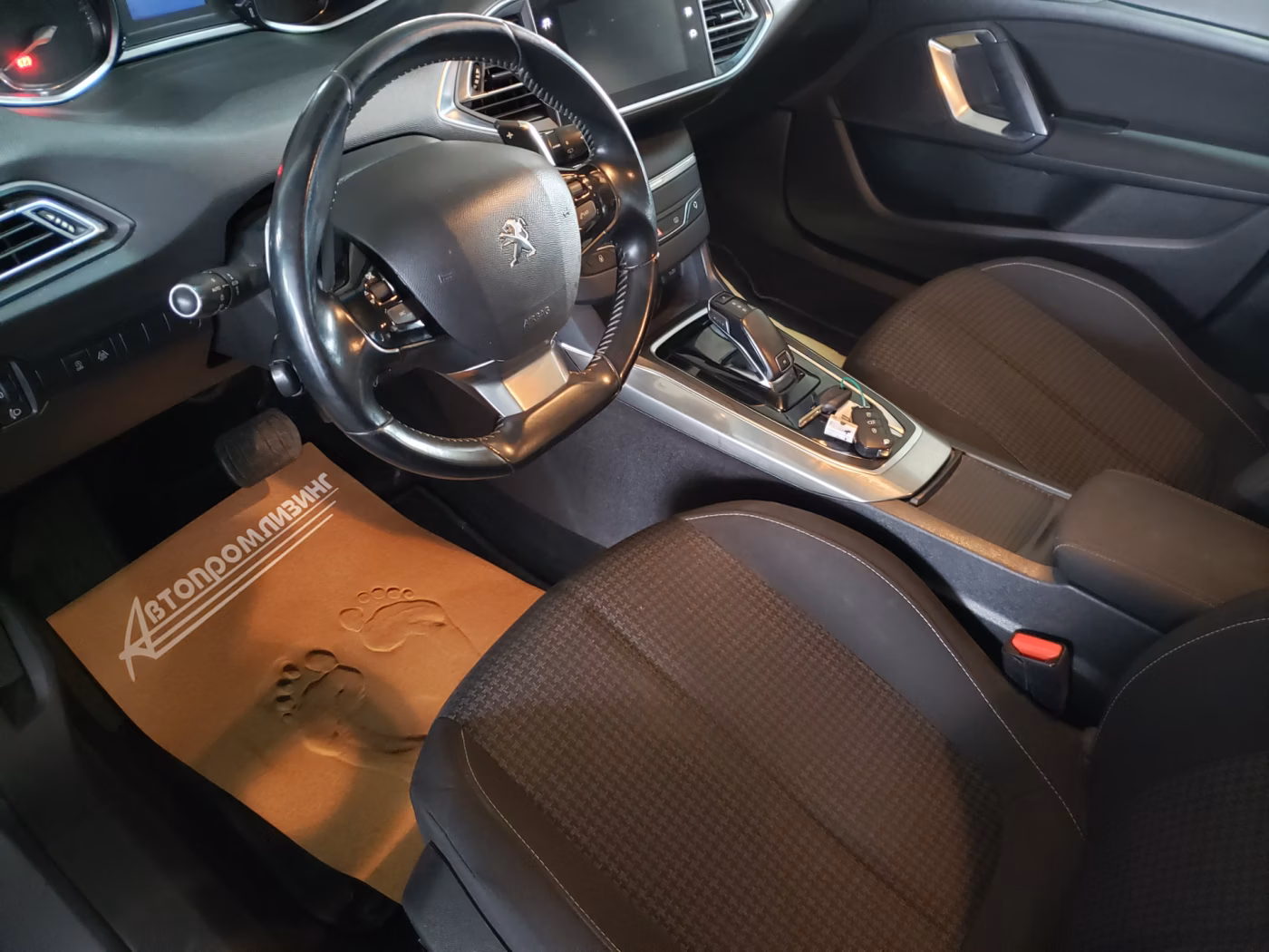Peugeot 308 фото 9
