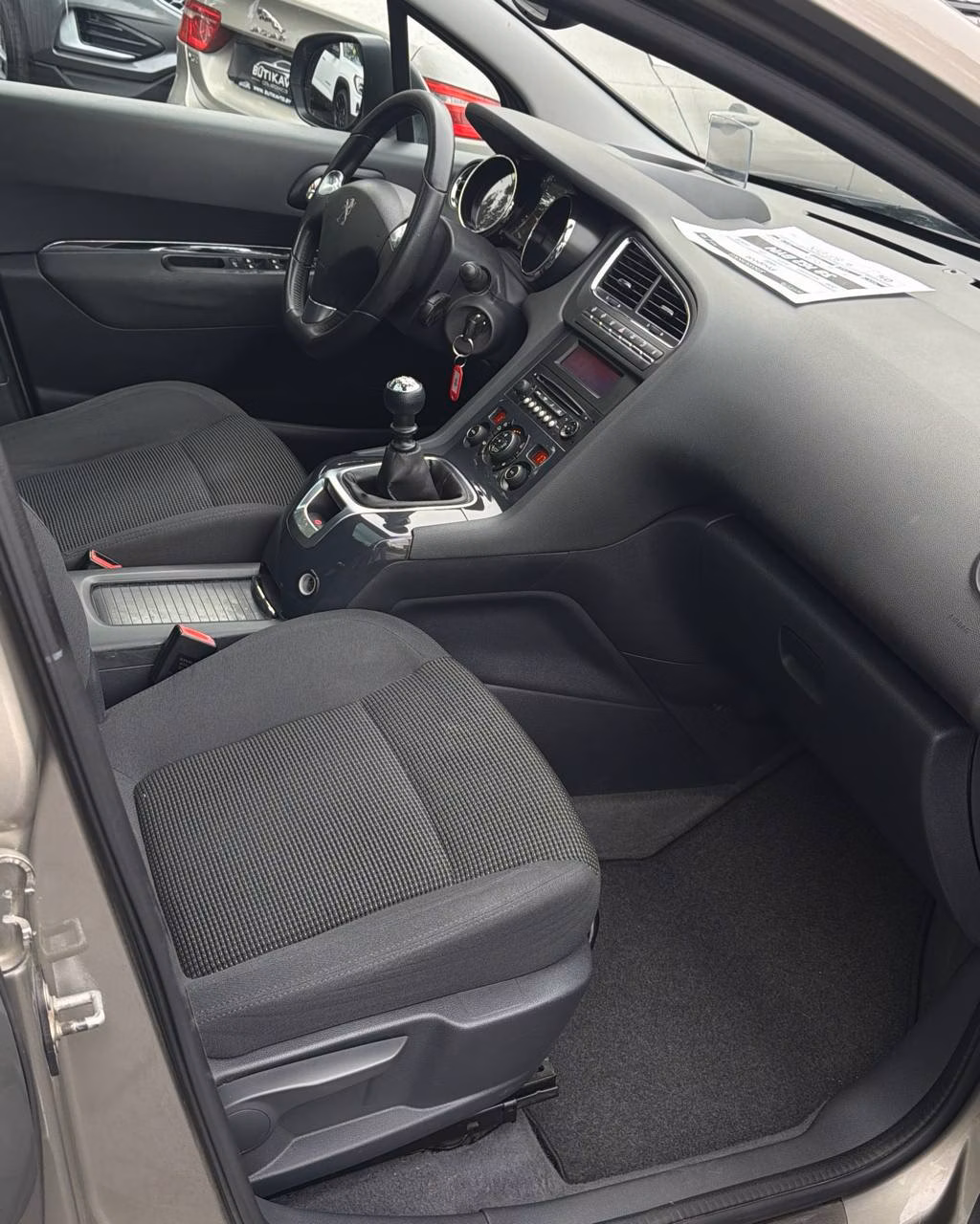 Peugeot 5008 фото 13