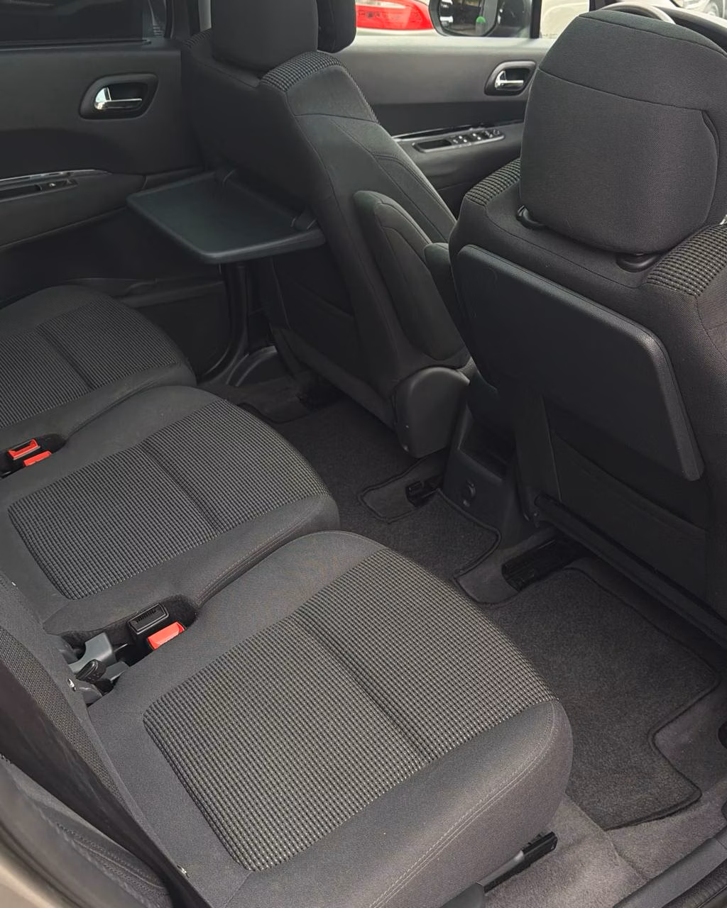 Peugeot 5008 фото 14