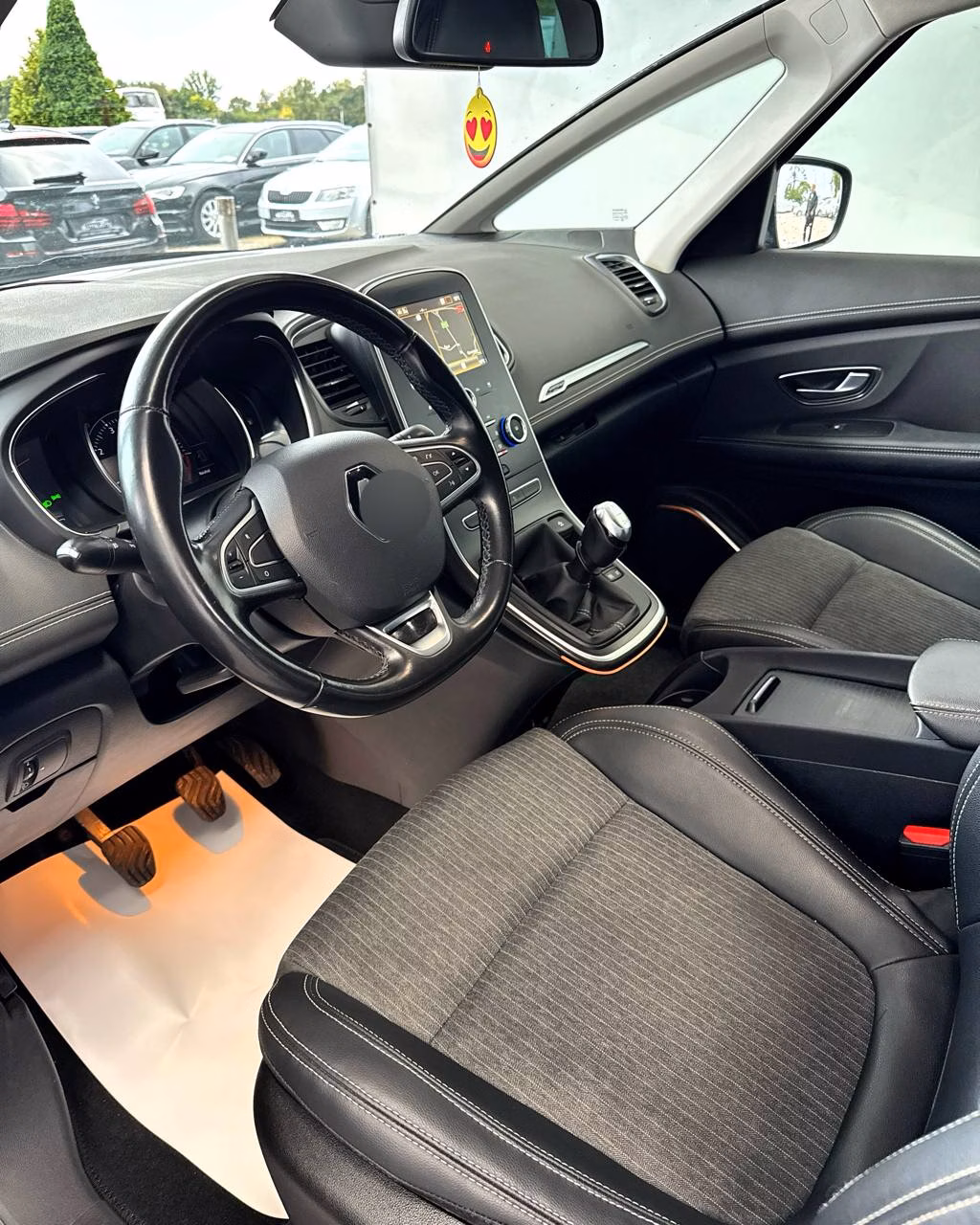 Renault Grand Scenic фото 11