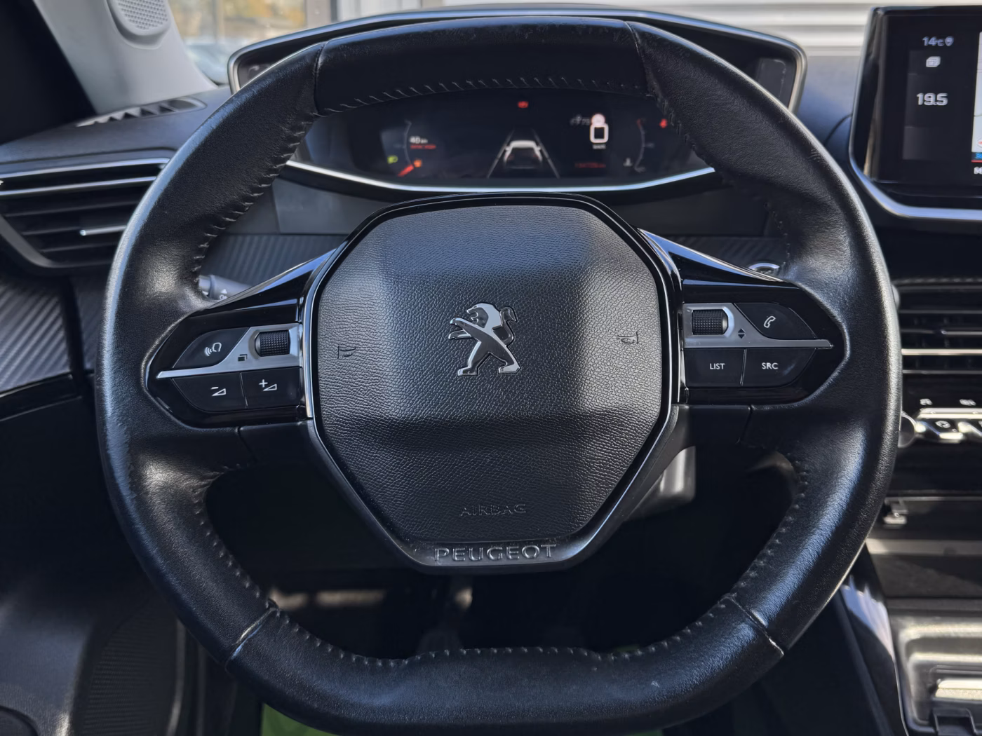 Peugeot 2008 фото 10
