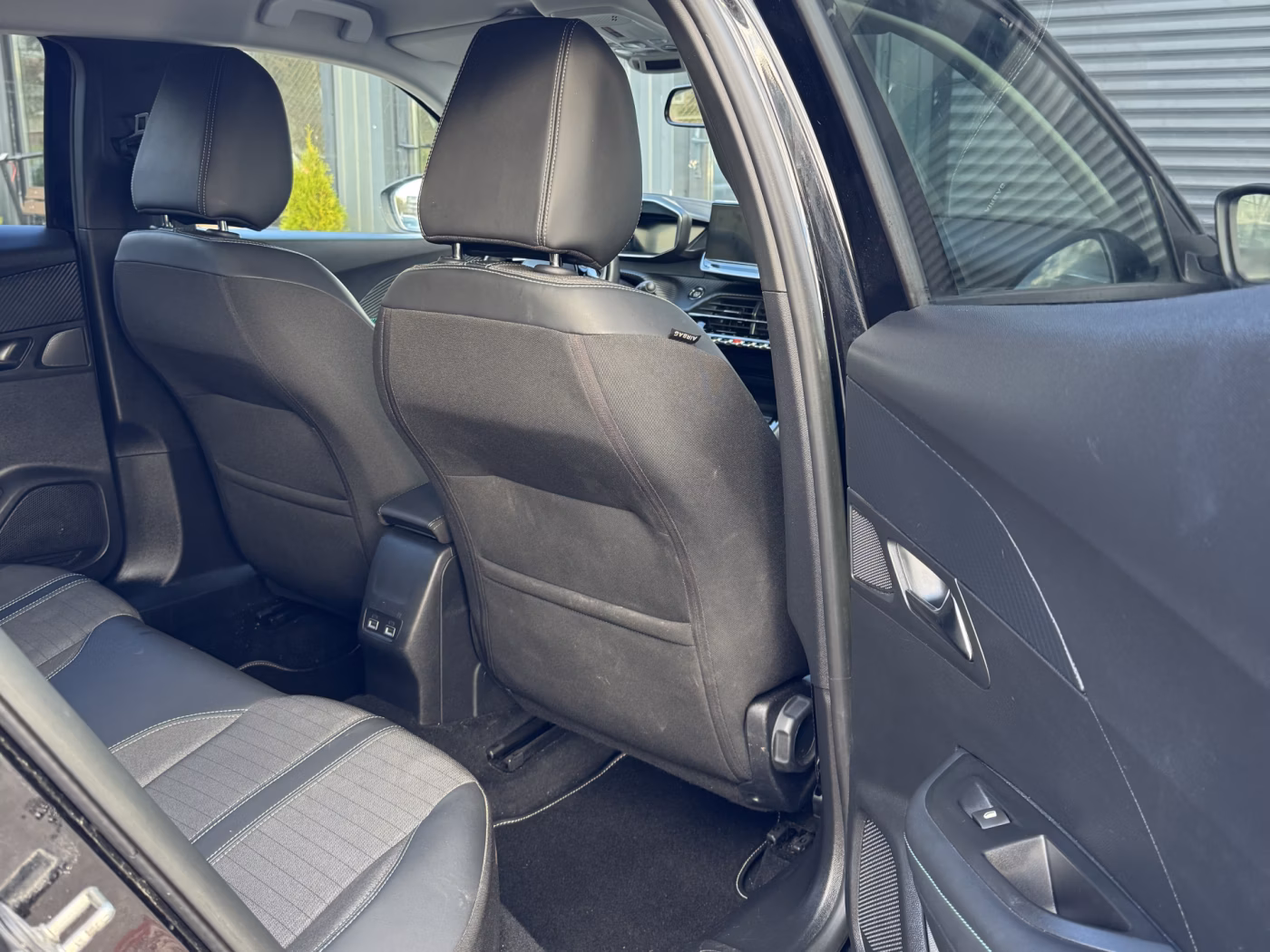 Peugeot 2008 фото 16