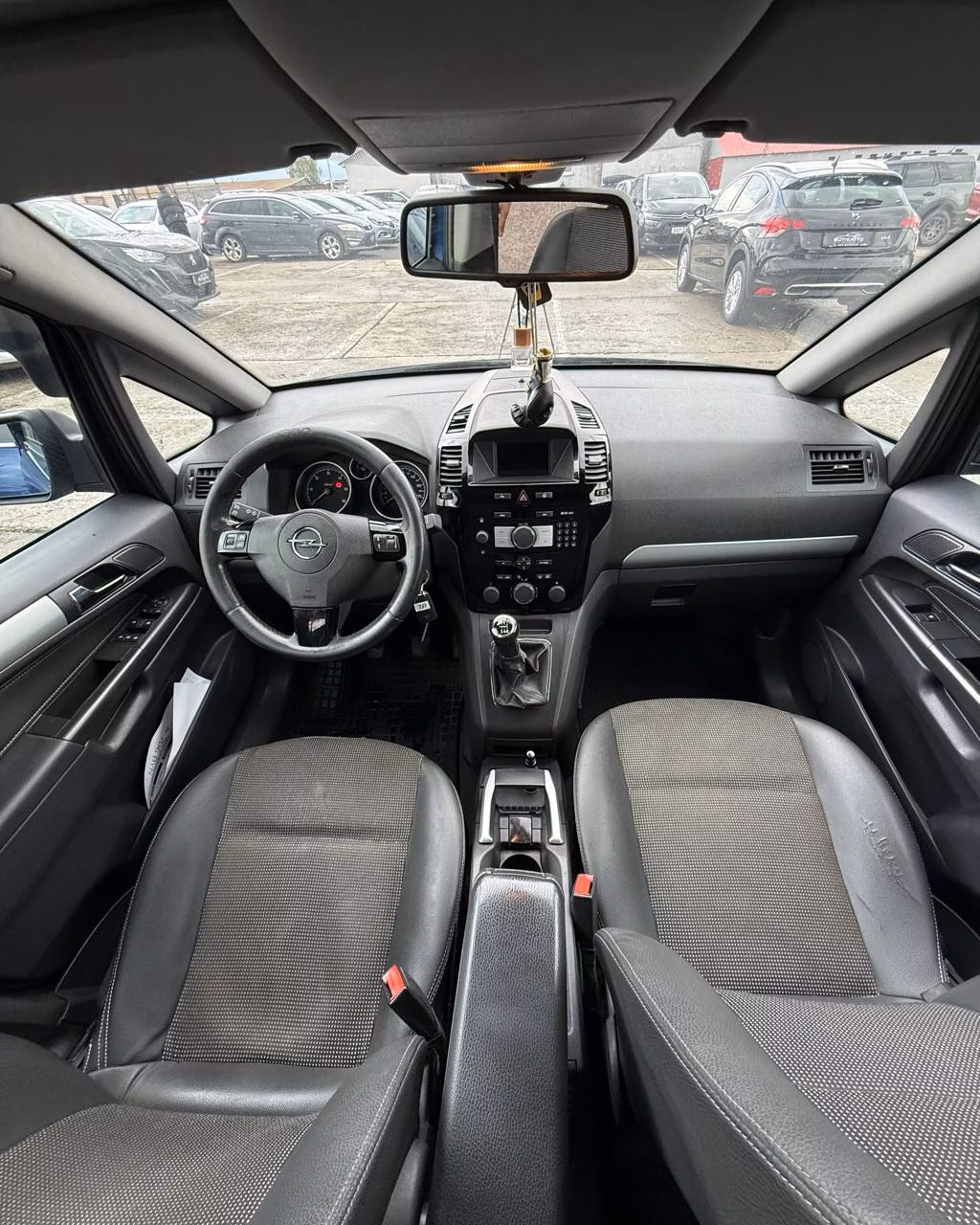 Opel Zafira фото 7