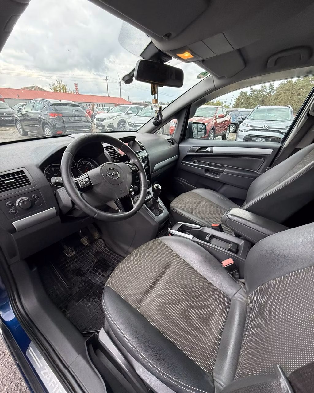 Opel Zafira фото 8