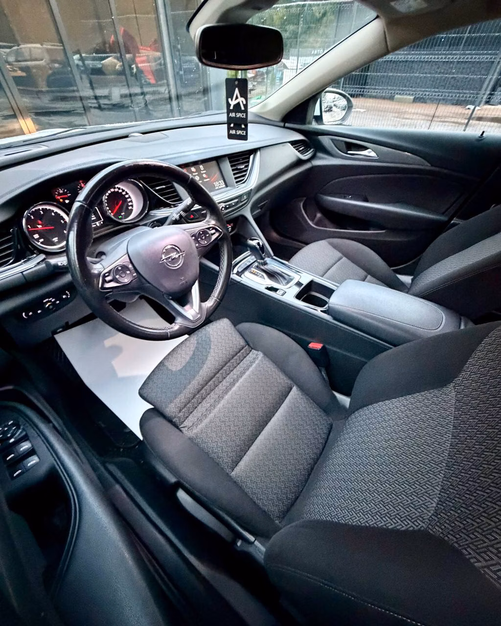 Opel Insignia фото 10