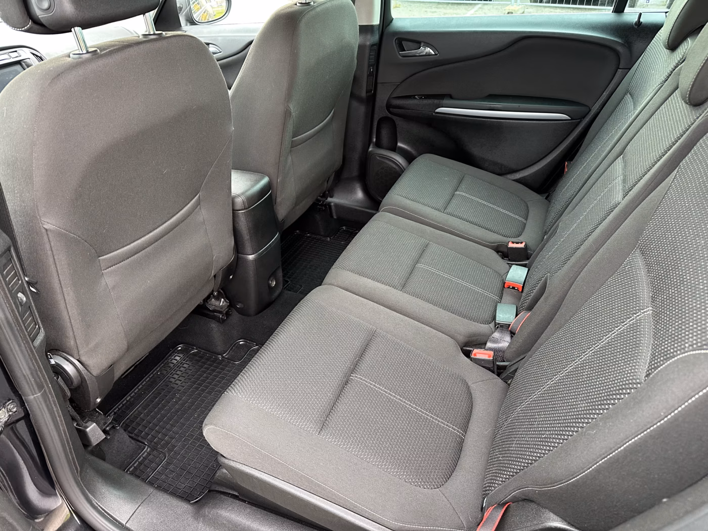 Opel Zafira фото 9