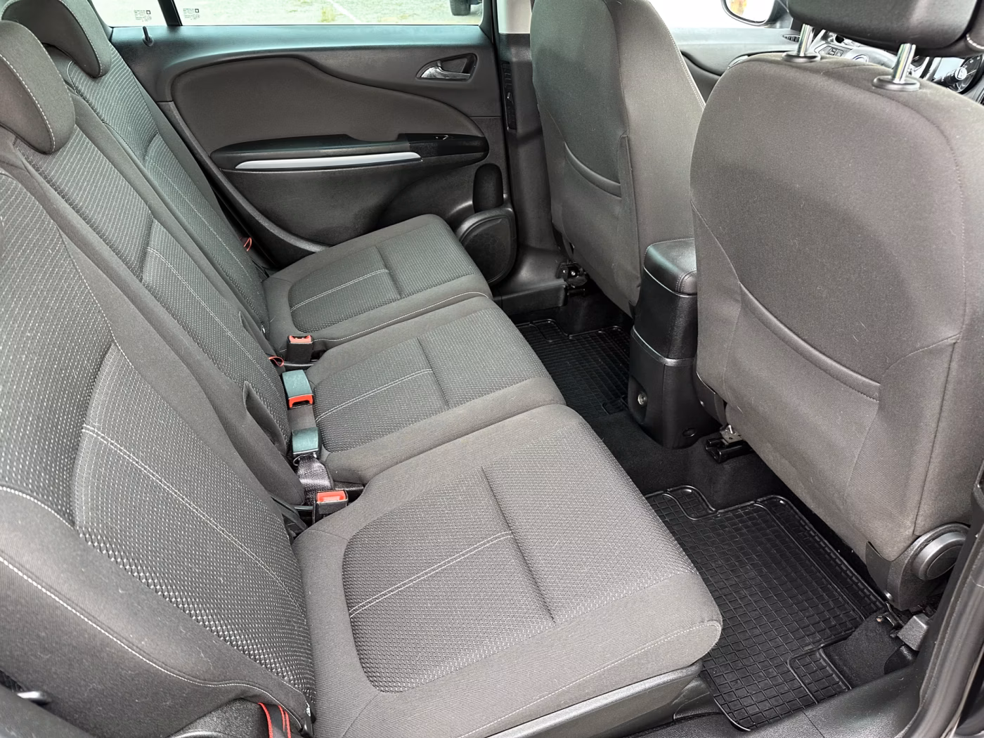 Opel Zafira фото 11
