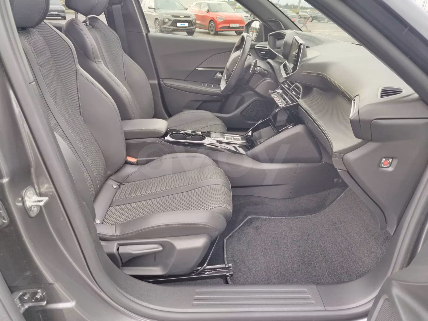 Peugeot 2008 фото 12