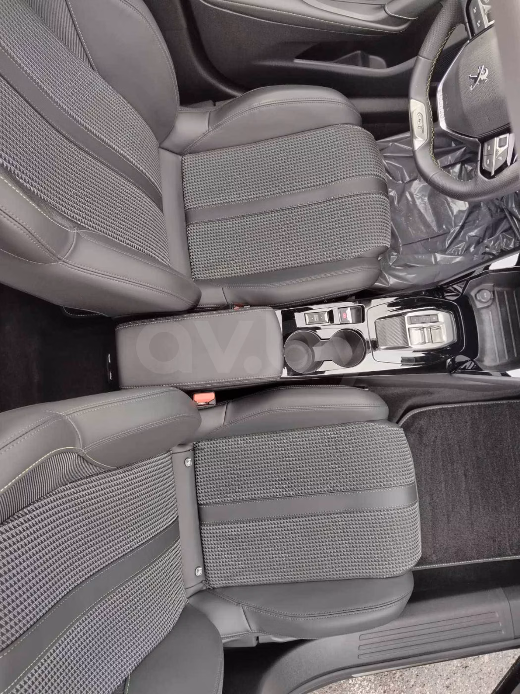 Peugeot 2008 фото 13