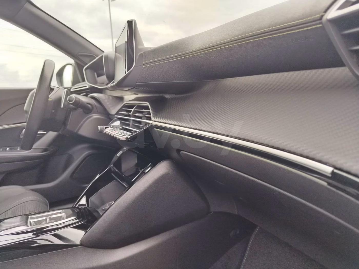 Peugeot 2008 фото 15
