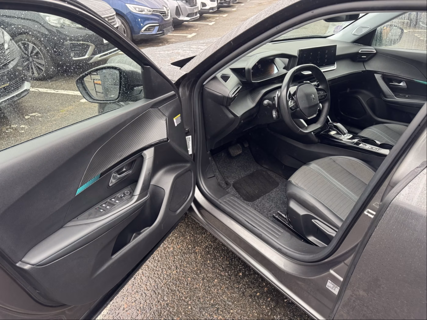 Peugeot 2008 фото 14