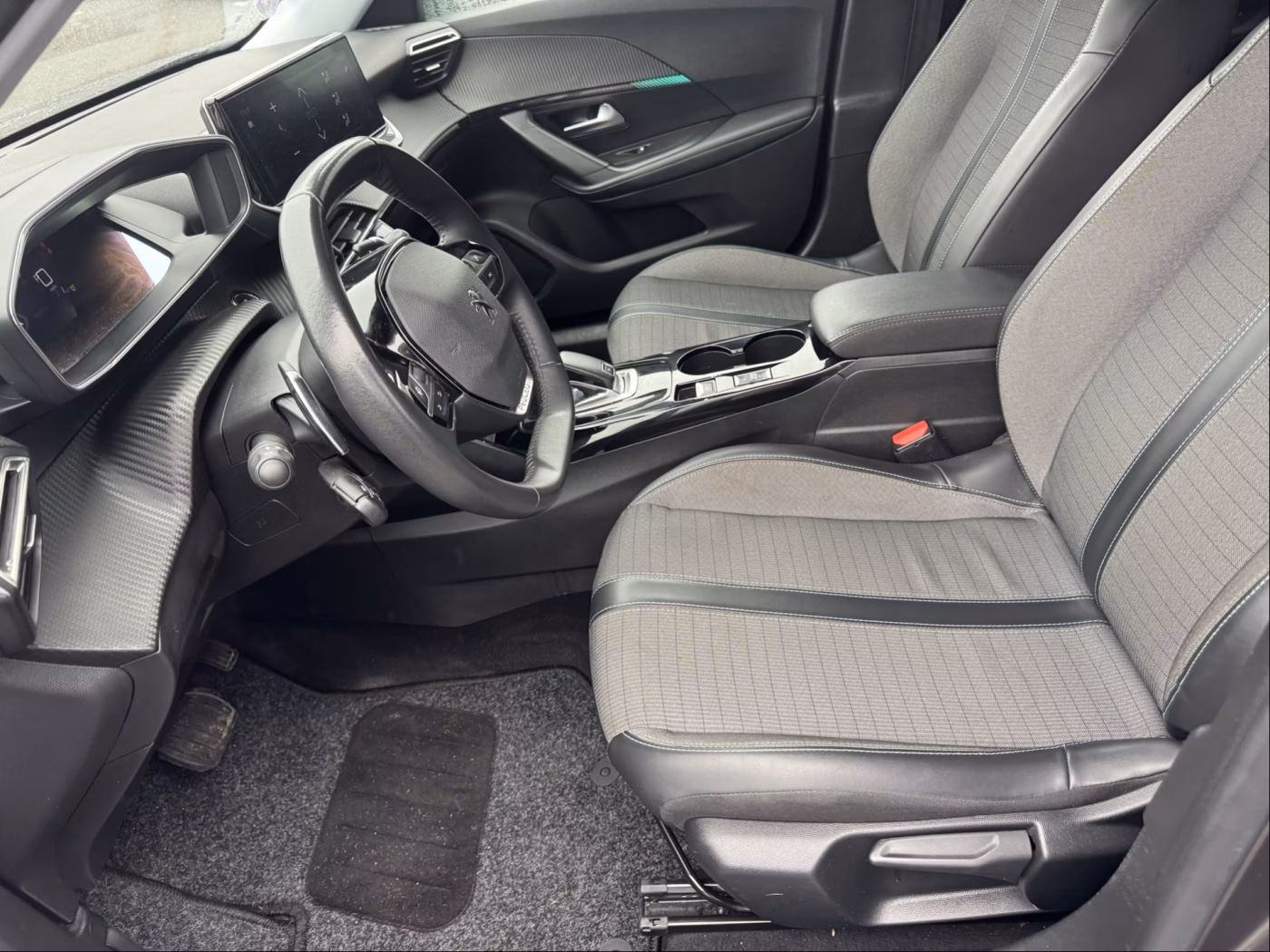 Peugeot 2008 фото 15