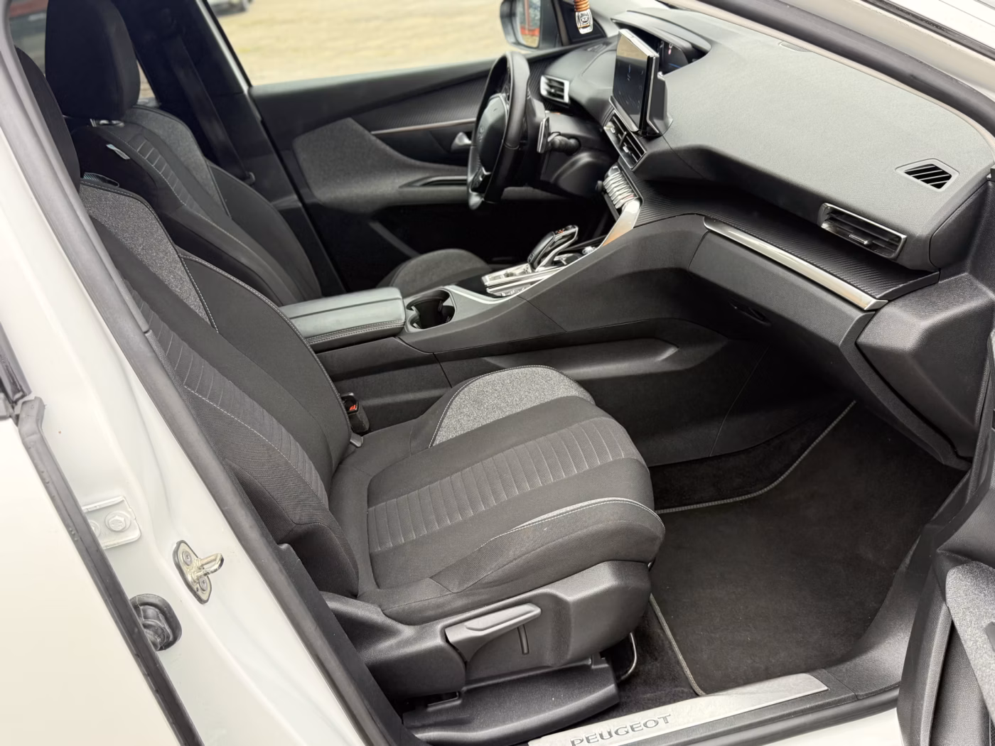 Peugeot 5008 фото 17