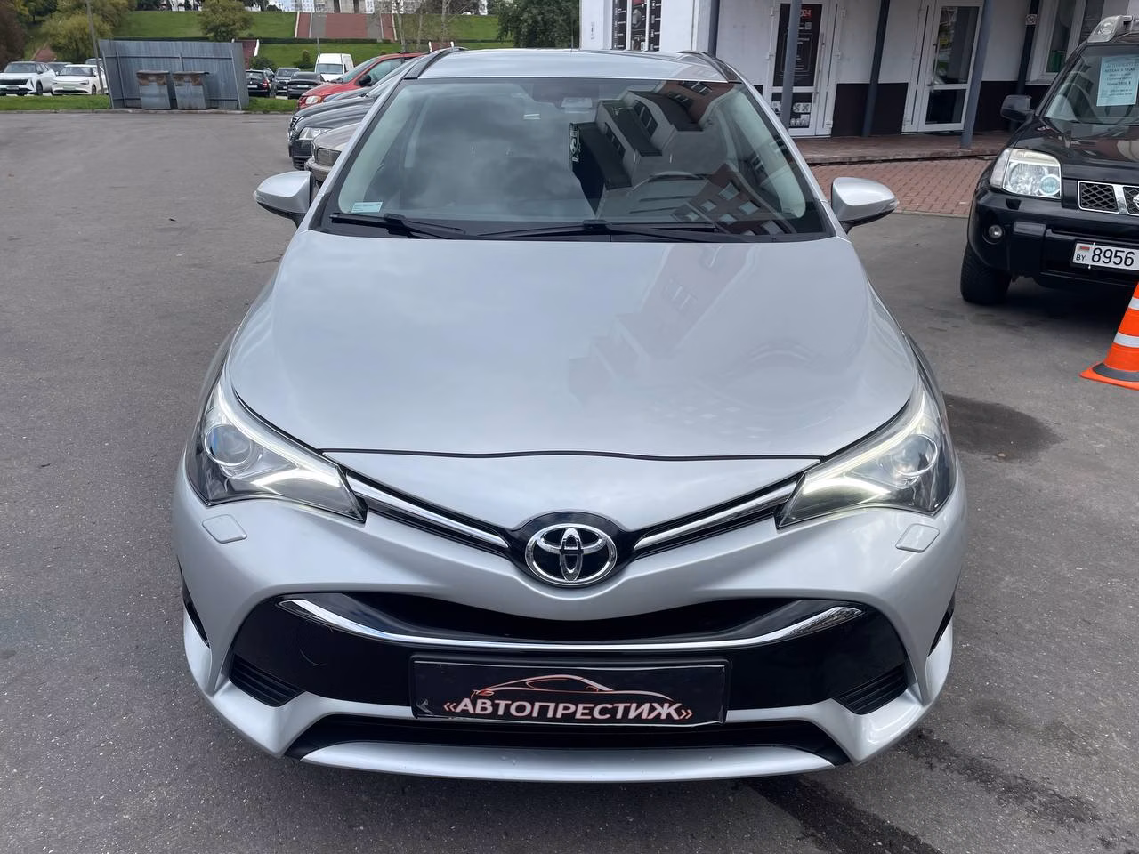 Toyota Avensis фото 2