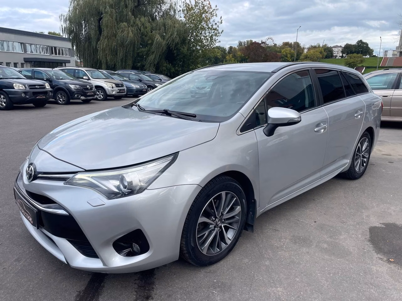 Toyota Avensis фото 3