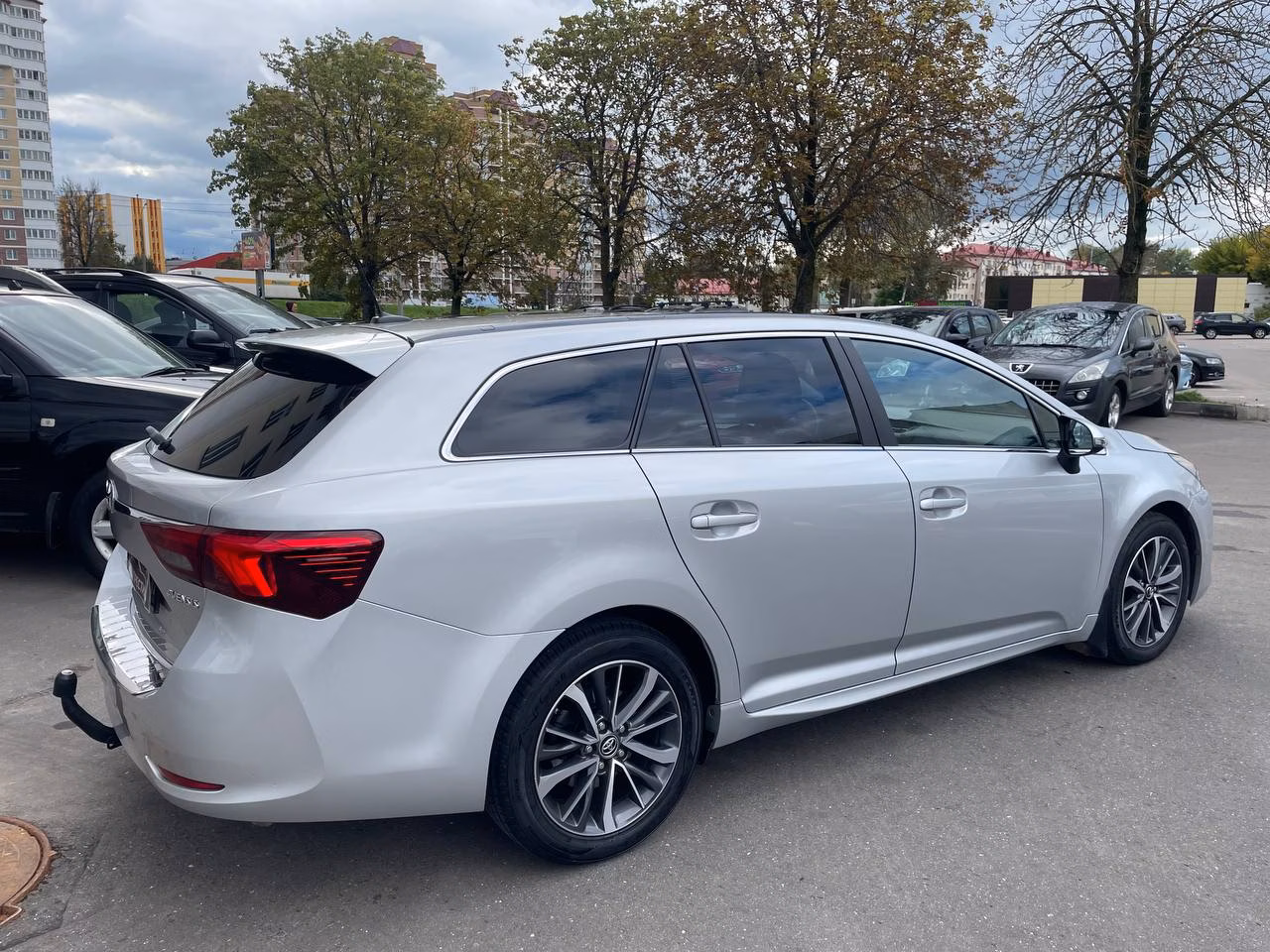 Toyota Avensis фото 4