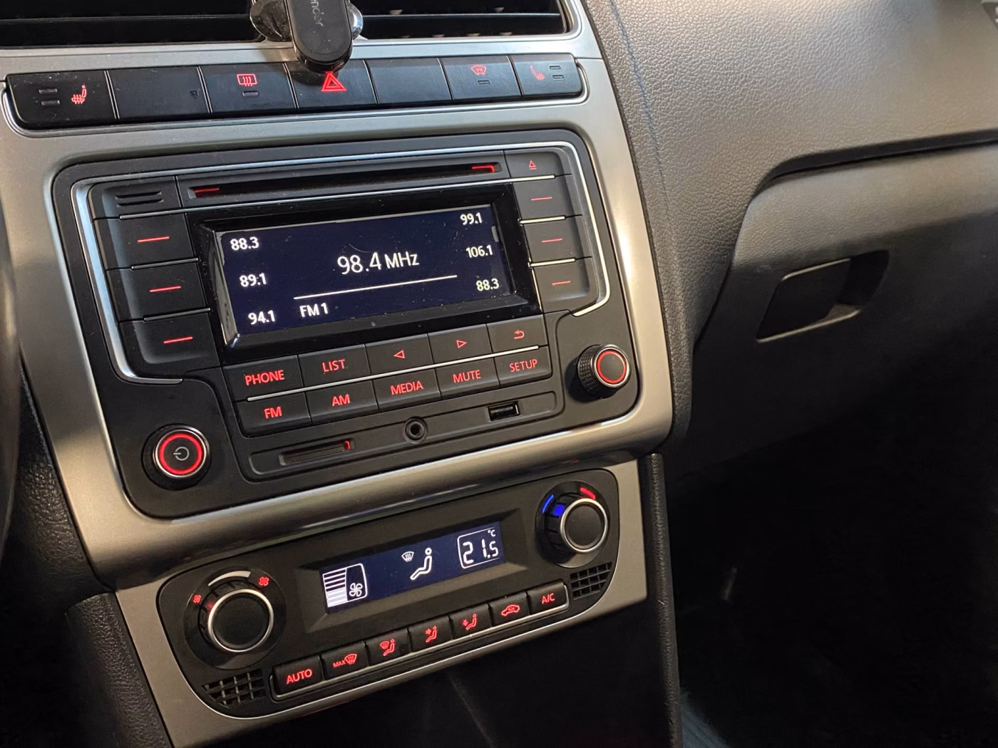 Volkswagen Polo Sedan фото 10