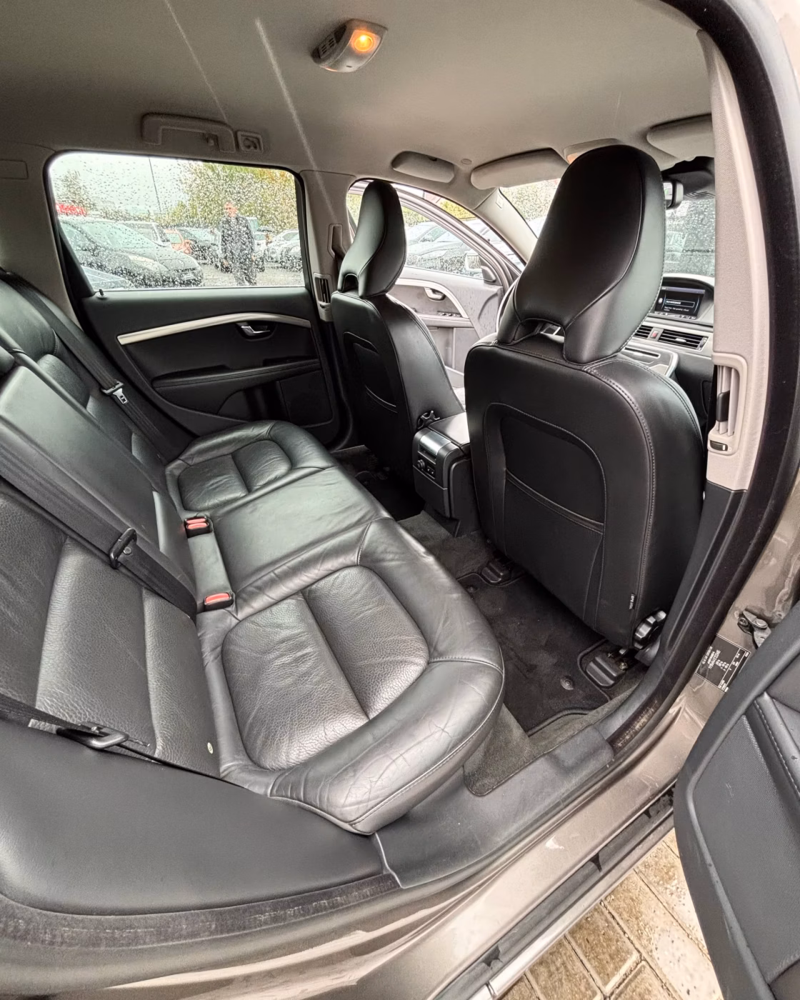 Volvo V70 фото 11