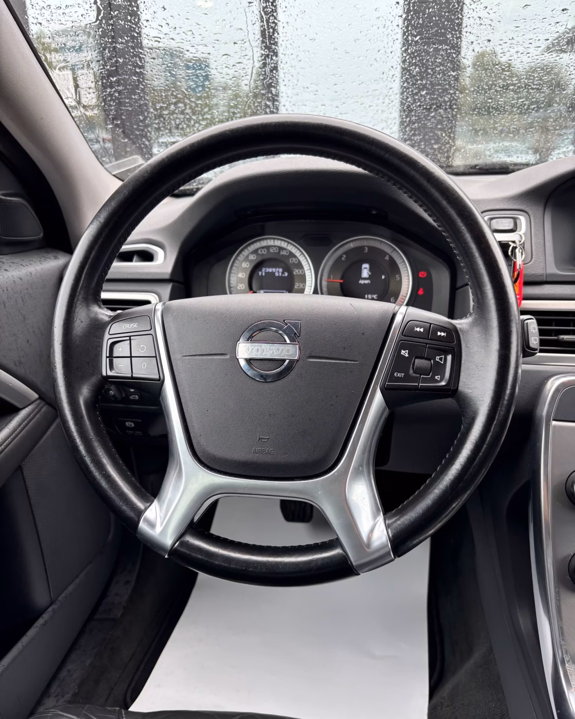 Volvo V70 фото 19