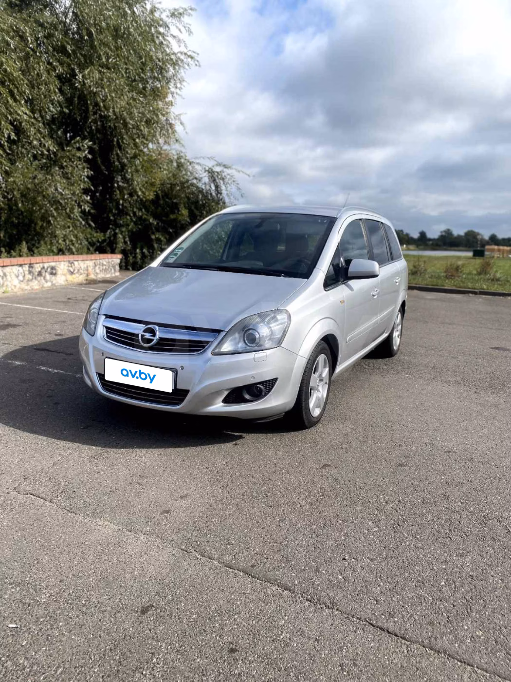 Opel Zafira фото 2