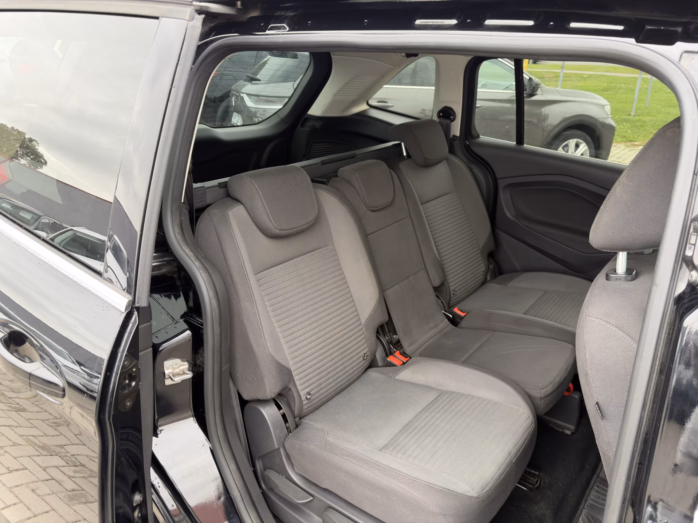 Ford Grand C-Max фото 16