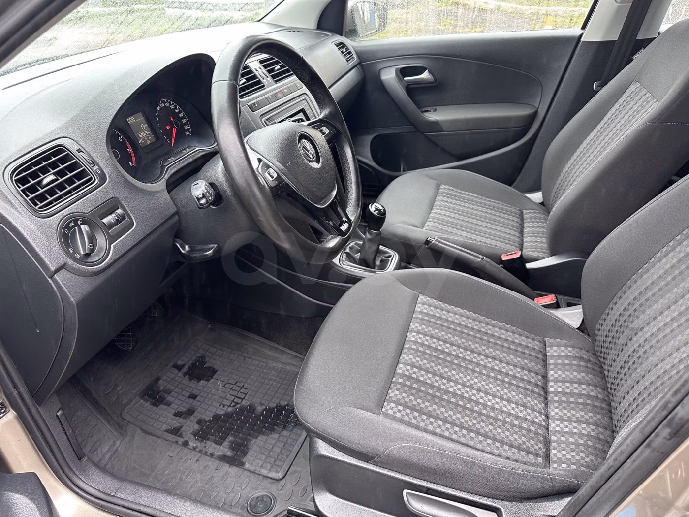 Volkswagen Polo Sedan фото 16
