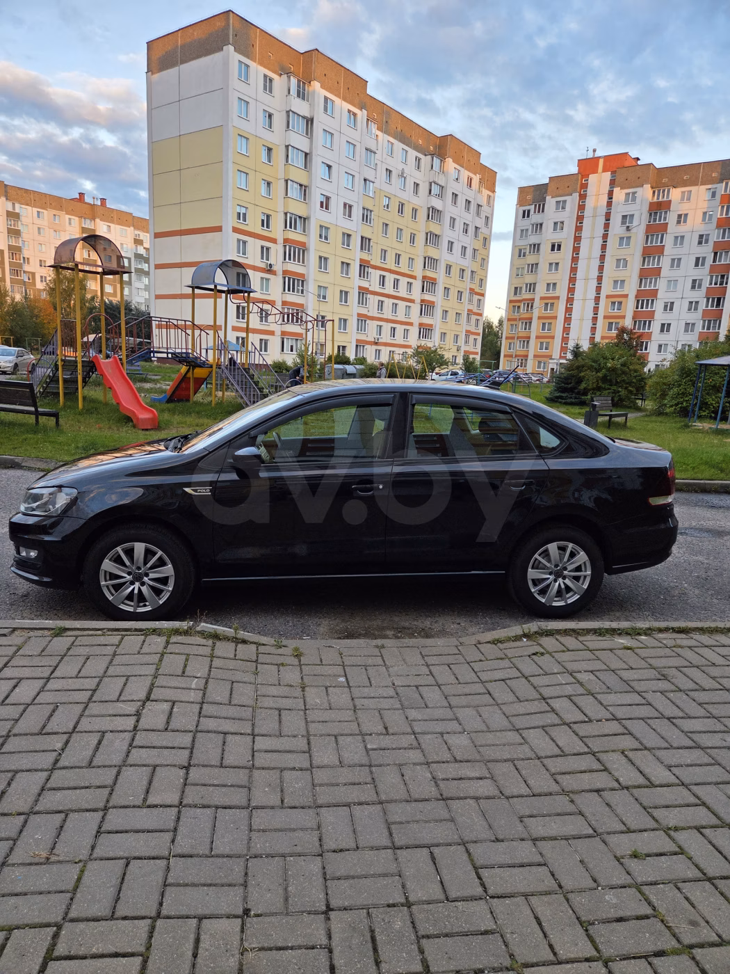 Volkswagen Polo Sedan фото 2