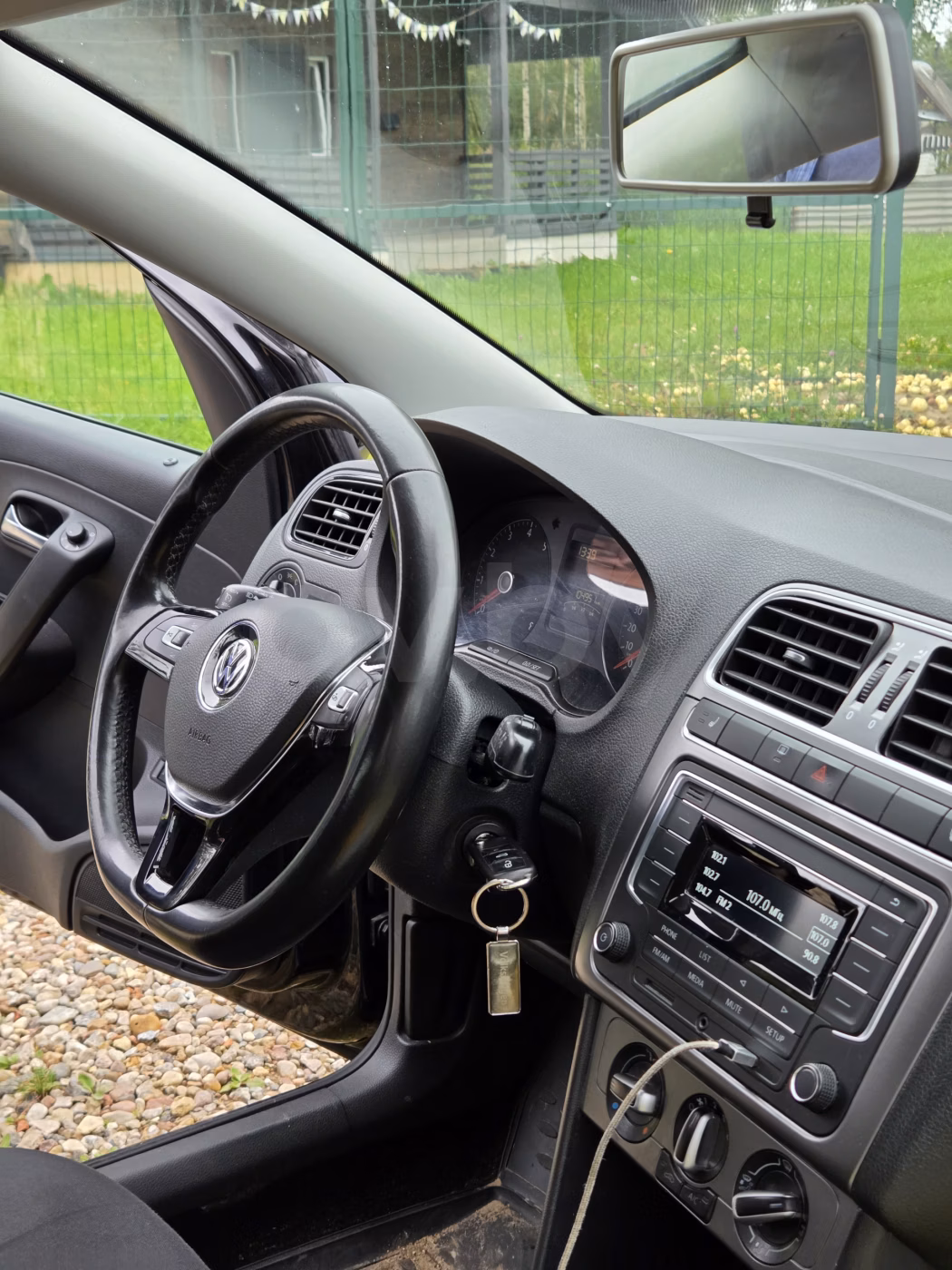 Volkswagen Polo Sedan фото 7