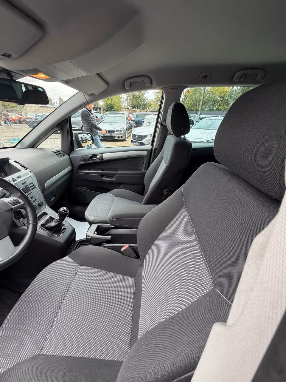 Opel Zafira фото 10