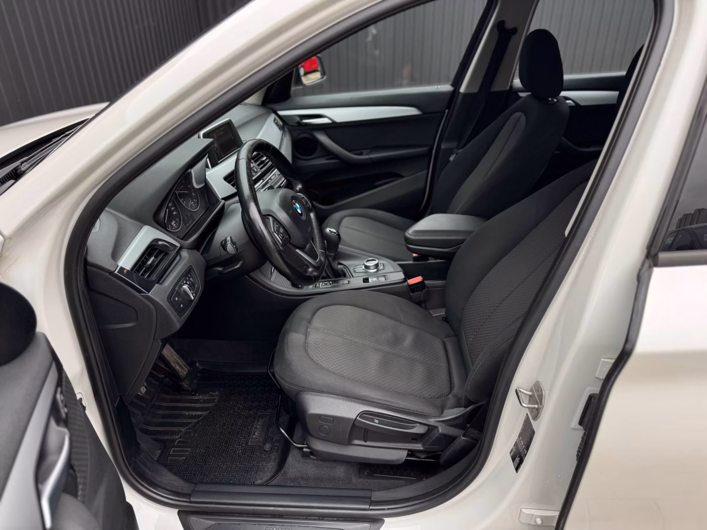 BMW X1 фото 8
