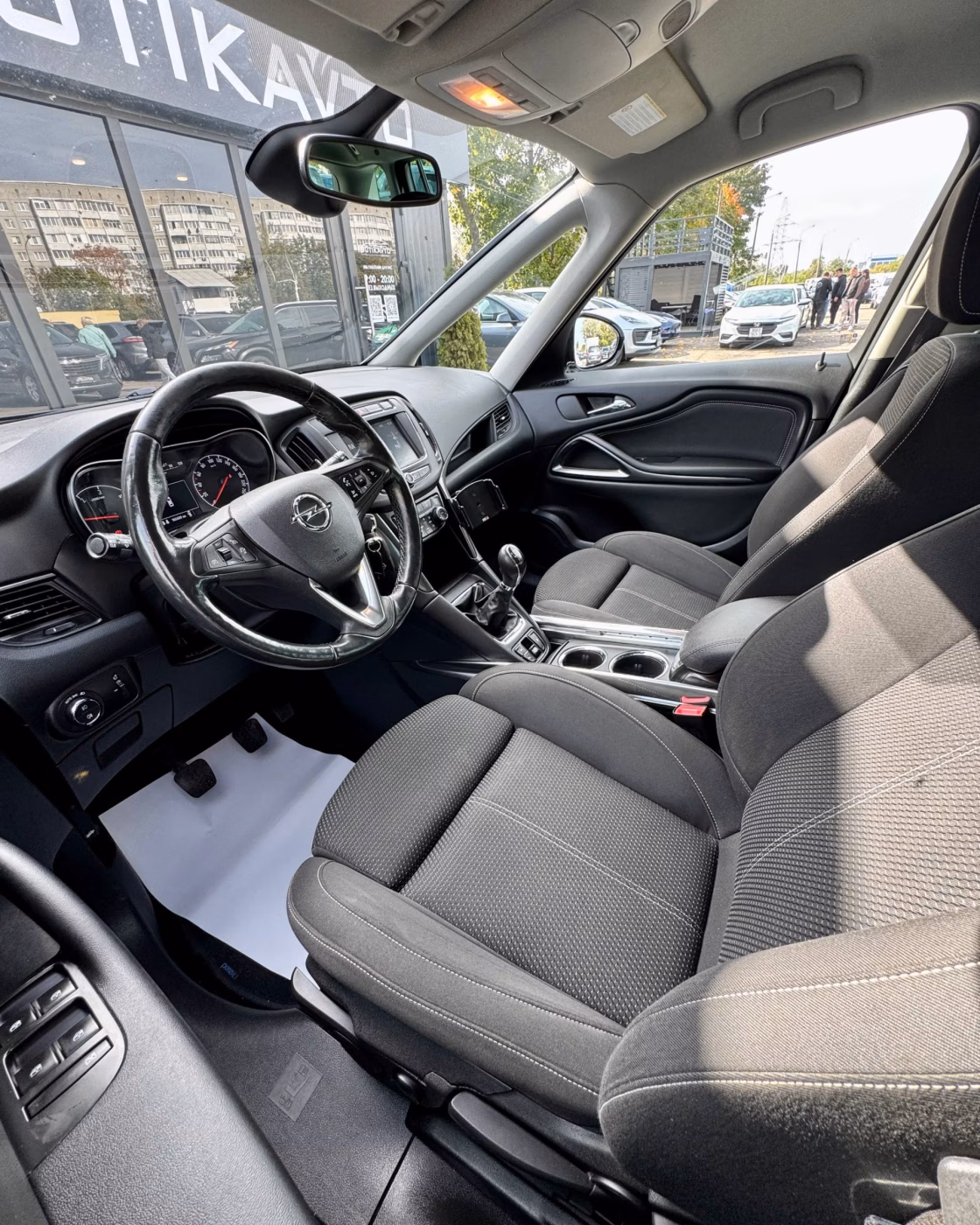 Opel Zafira фото 10