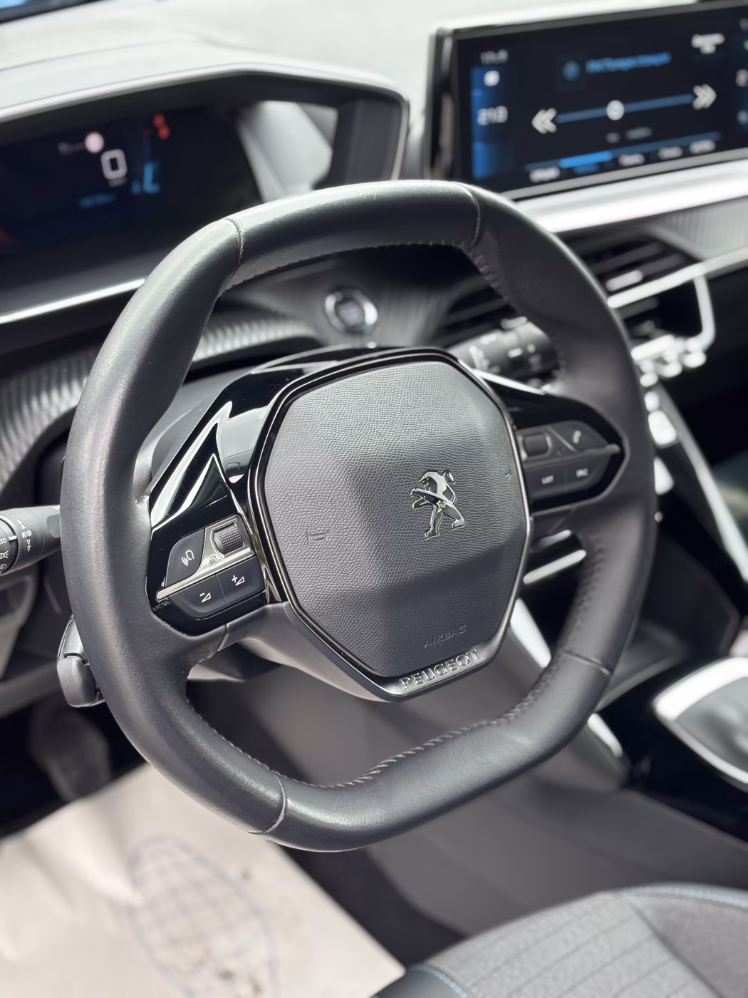 Peugeot 2008 фото 11