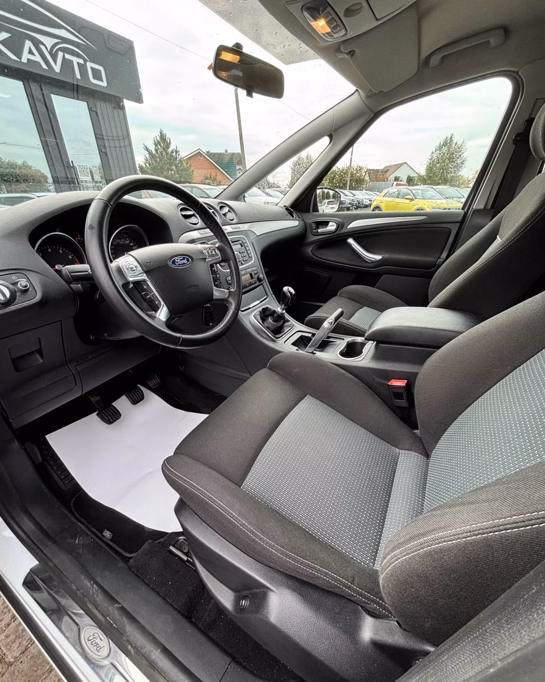 Ford S-MAX фото 8