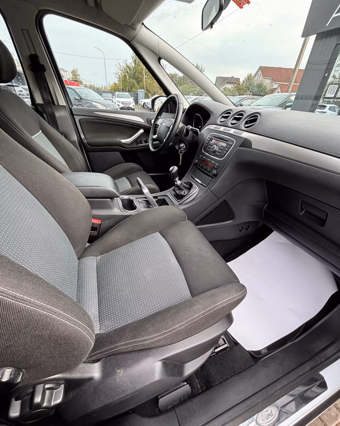 Ford S-MAX фото 10