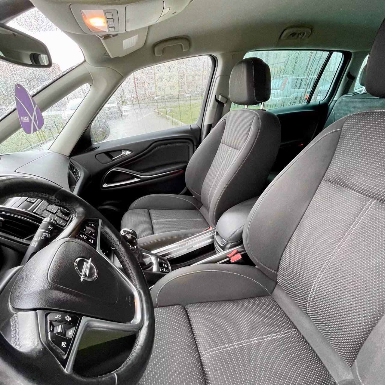 Opel Zafira фото 8