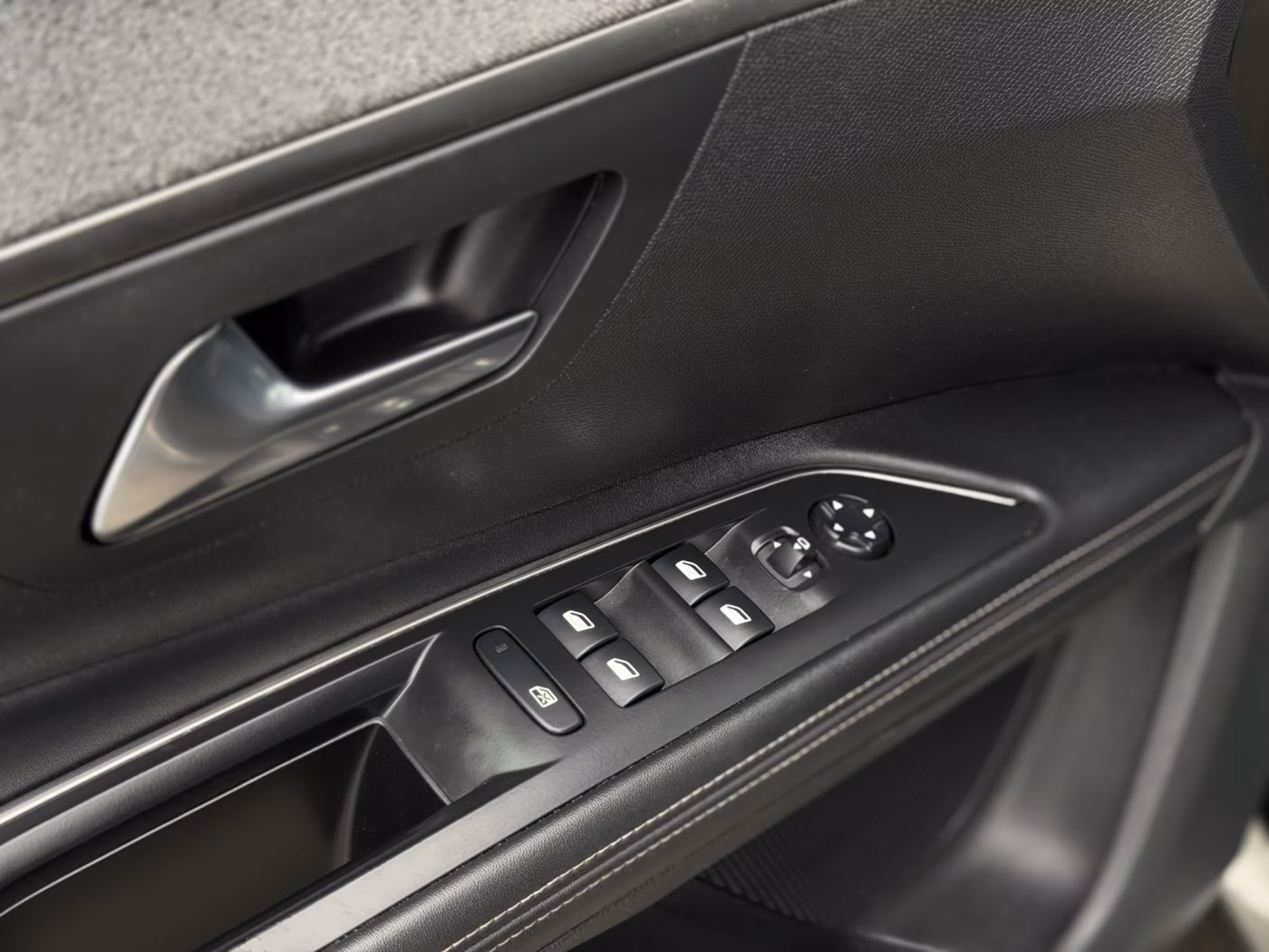 Peugeot 5008 фото 17