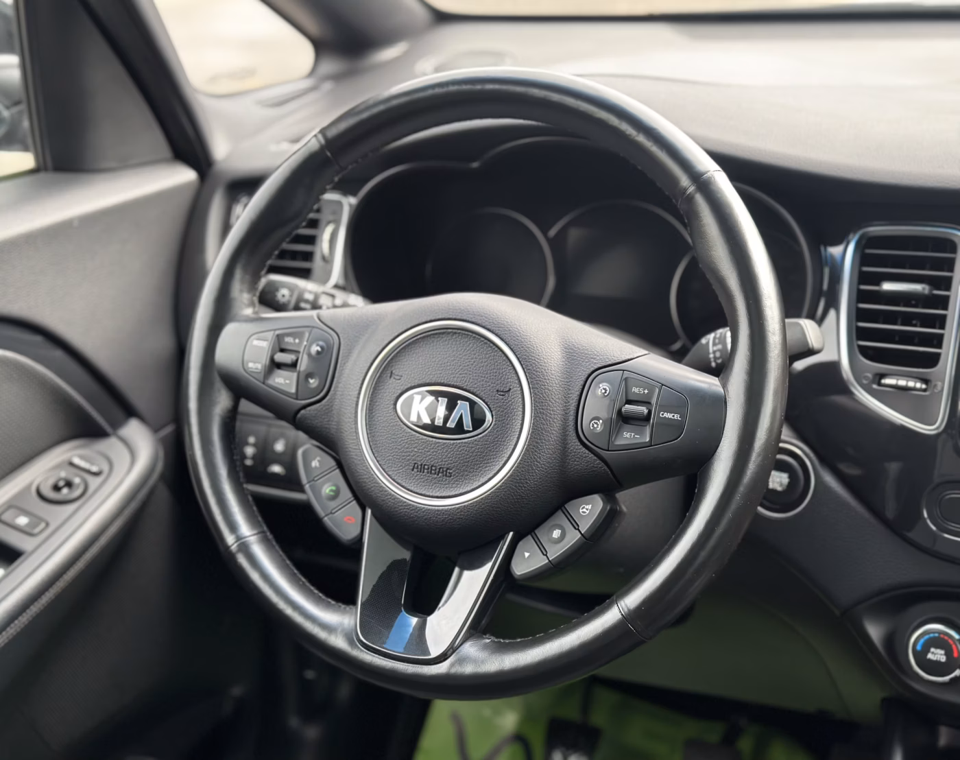 Kia Carens фото 14