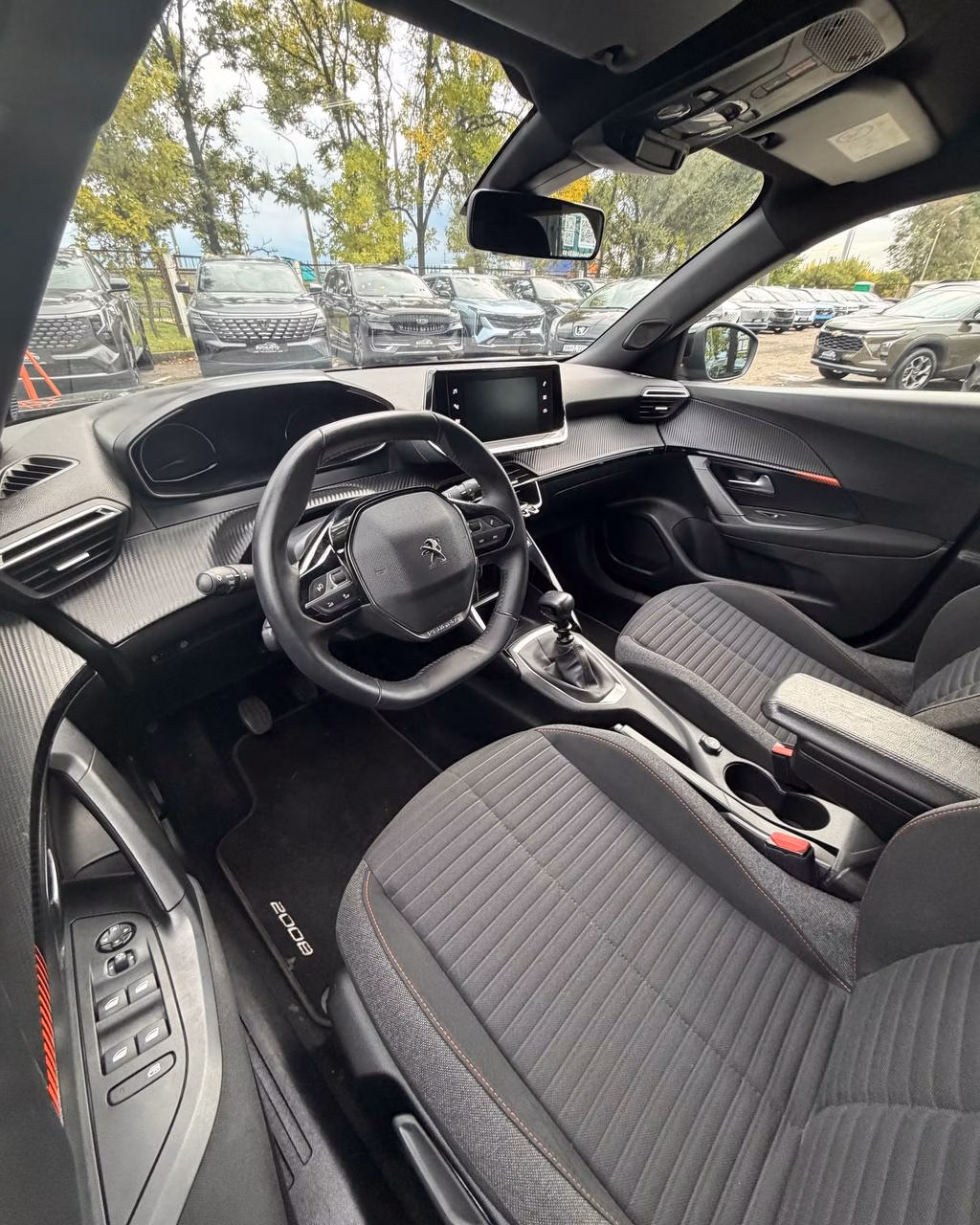 Peugeot 2008 фото 8