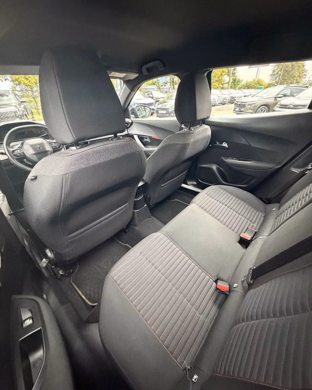 Peugeot 2008 фото 9